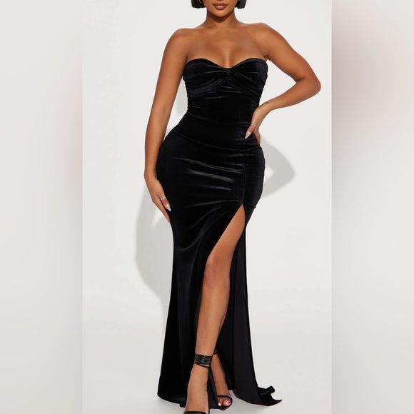 Fashion Nova Dresses & Skirts - NWT Elegant Black Strapless Velvet Maxi Dress